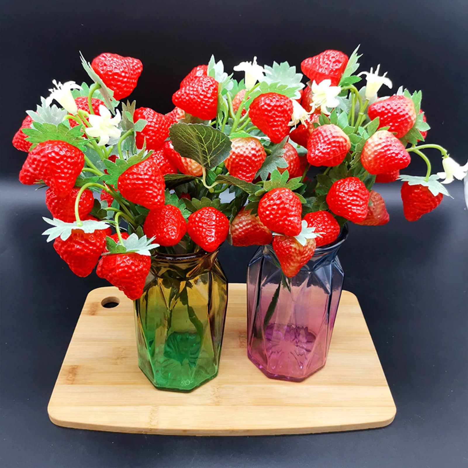 Bouquet di fragole finte artificiali essiccate con decorazioni di frutta di fragole artificiali per la decorazione della casa della scrivania della festa di casa di nozze