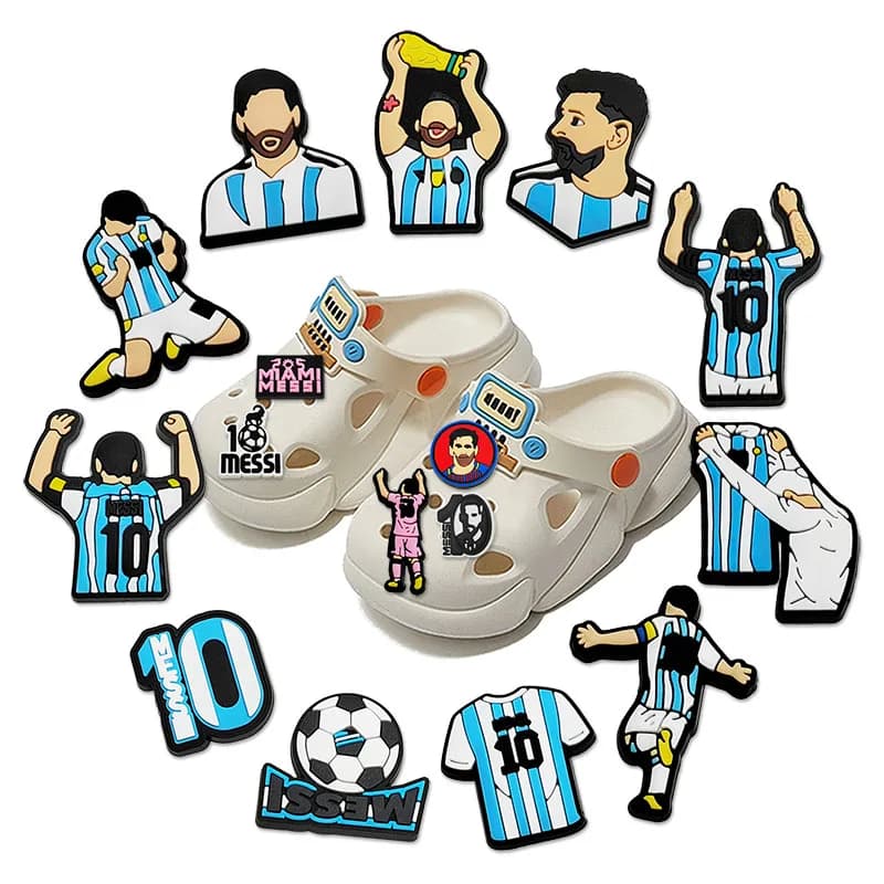 1-16 pezzi di scarpe da cartone animato della serie Football Star Mesi, accessori decorativi affascinanti, regali preferiti dai bambini