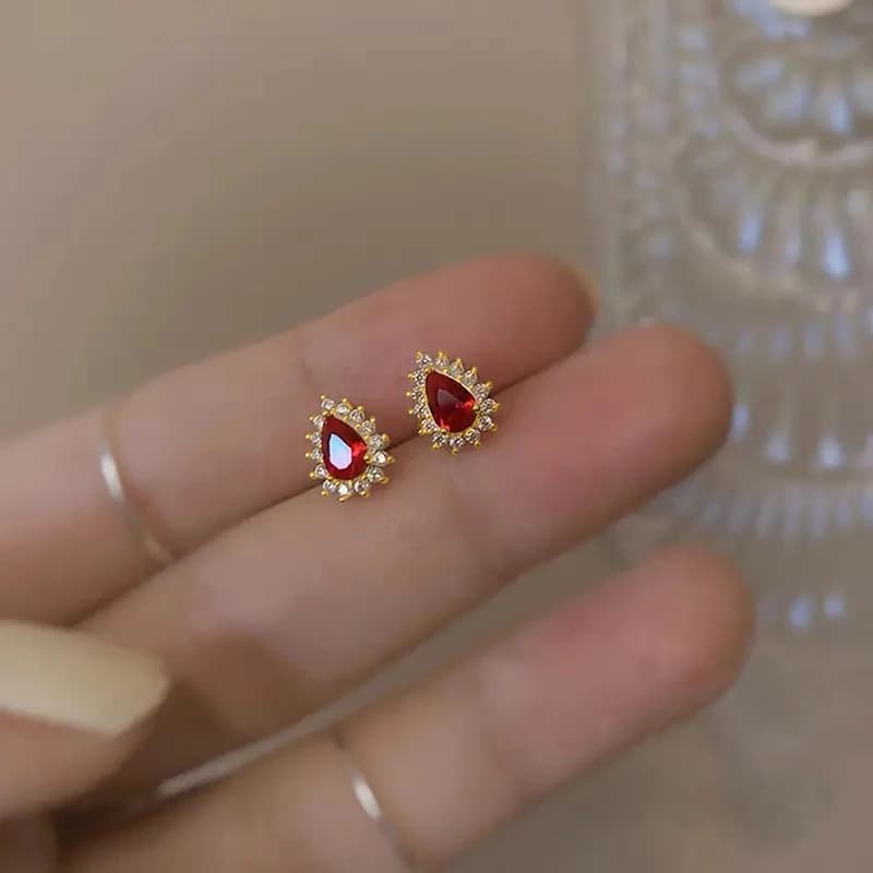 Huitan Charming Bright Red CZ Stud Earrings Female Delicate Fashion Wedding Jewelry Elegant Luxury Gold Color Accessories Gift