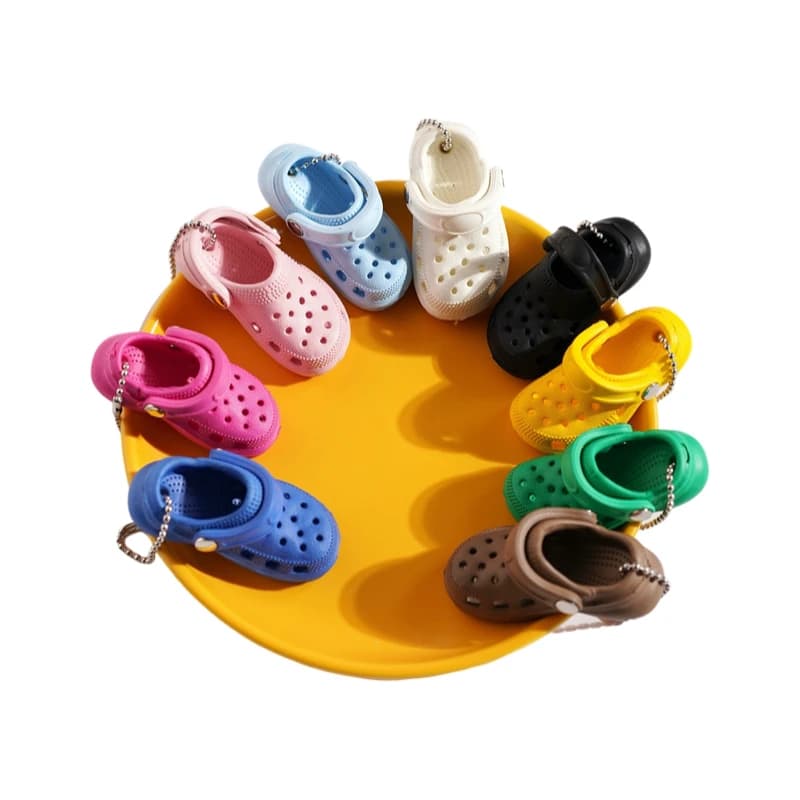 Mini scarpe con foro in EVA Pendenti portachiavi Ciondoli colorati per scarpe in coccodrillo per zaino da scuola per borsa chiave per auto fai da te