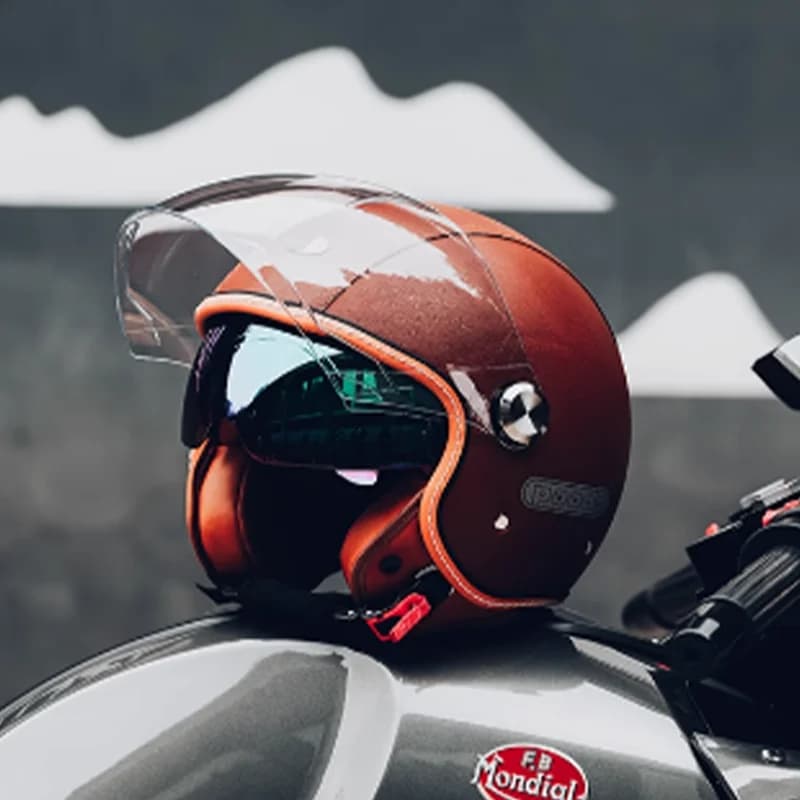 Retro brown cruise bike helmet, three-quarter biker, half a woman's helmet, pair of electric bottle bikes