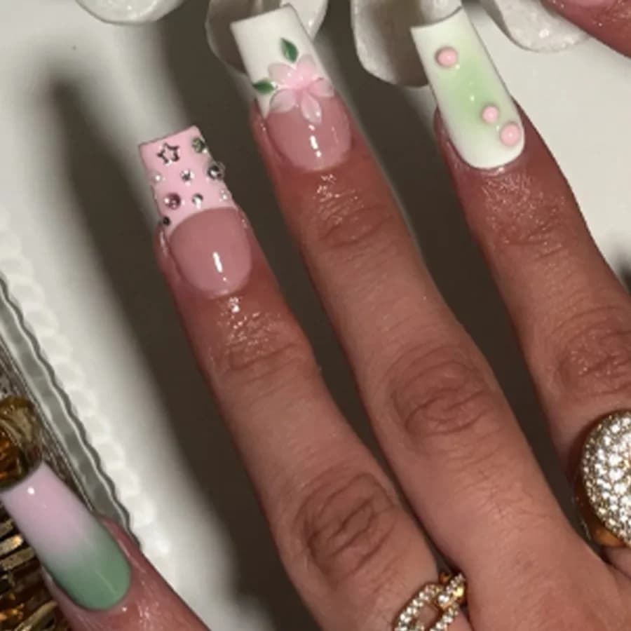 Unghie finte europee e americane con decorazioni in stile francese, con fiori in rilievo e strass, bianche, rimovibili, a forma di pipa, 24 unghie finte.