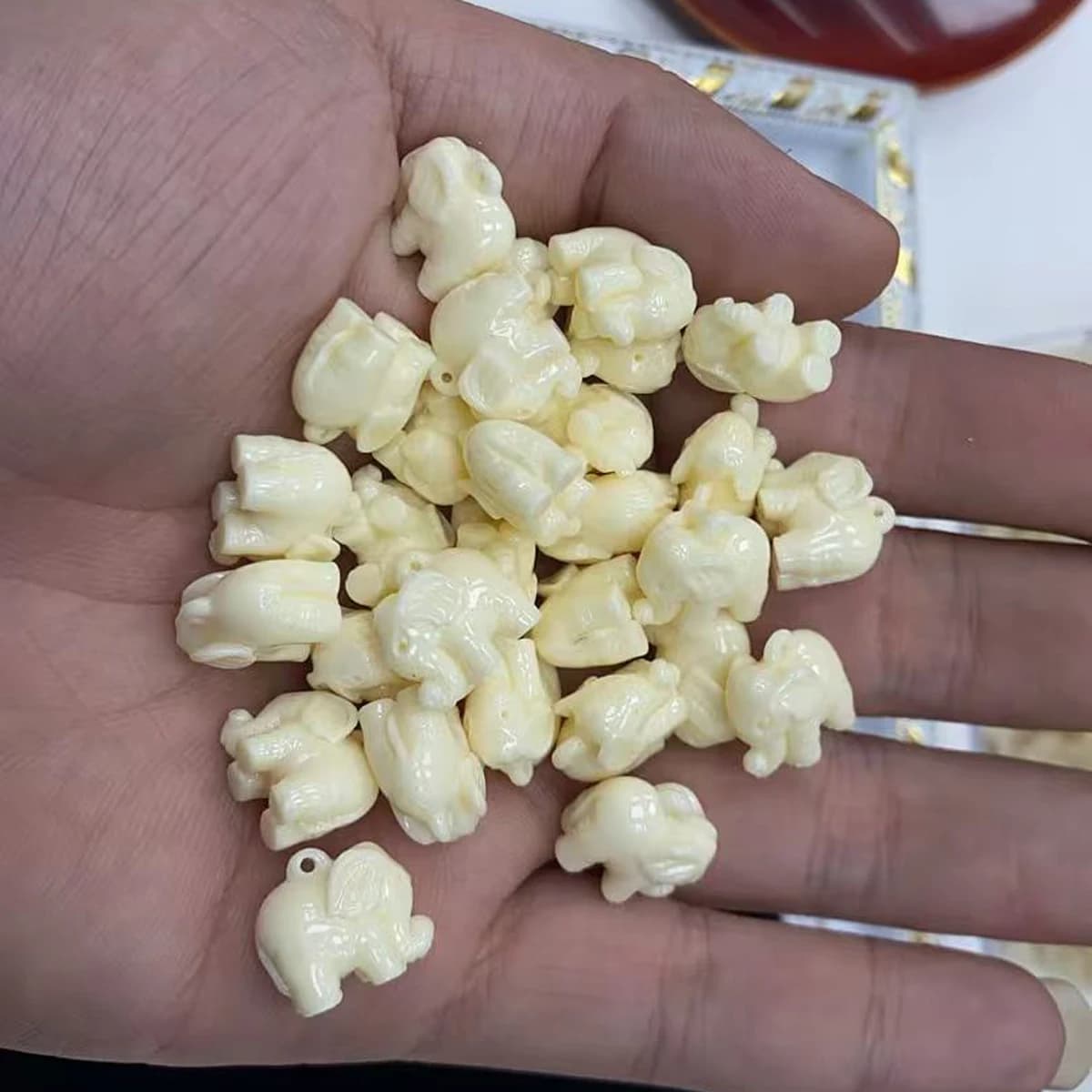 10 pezzi di perline semilavorate a forma di elefante in conchiglia naturale da 12x14 mm per la creazione di gioielli fai da te, collane, orecchini e accessori da donna