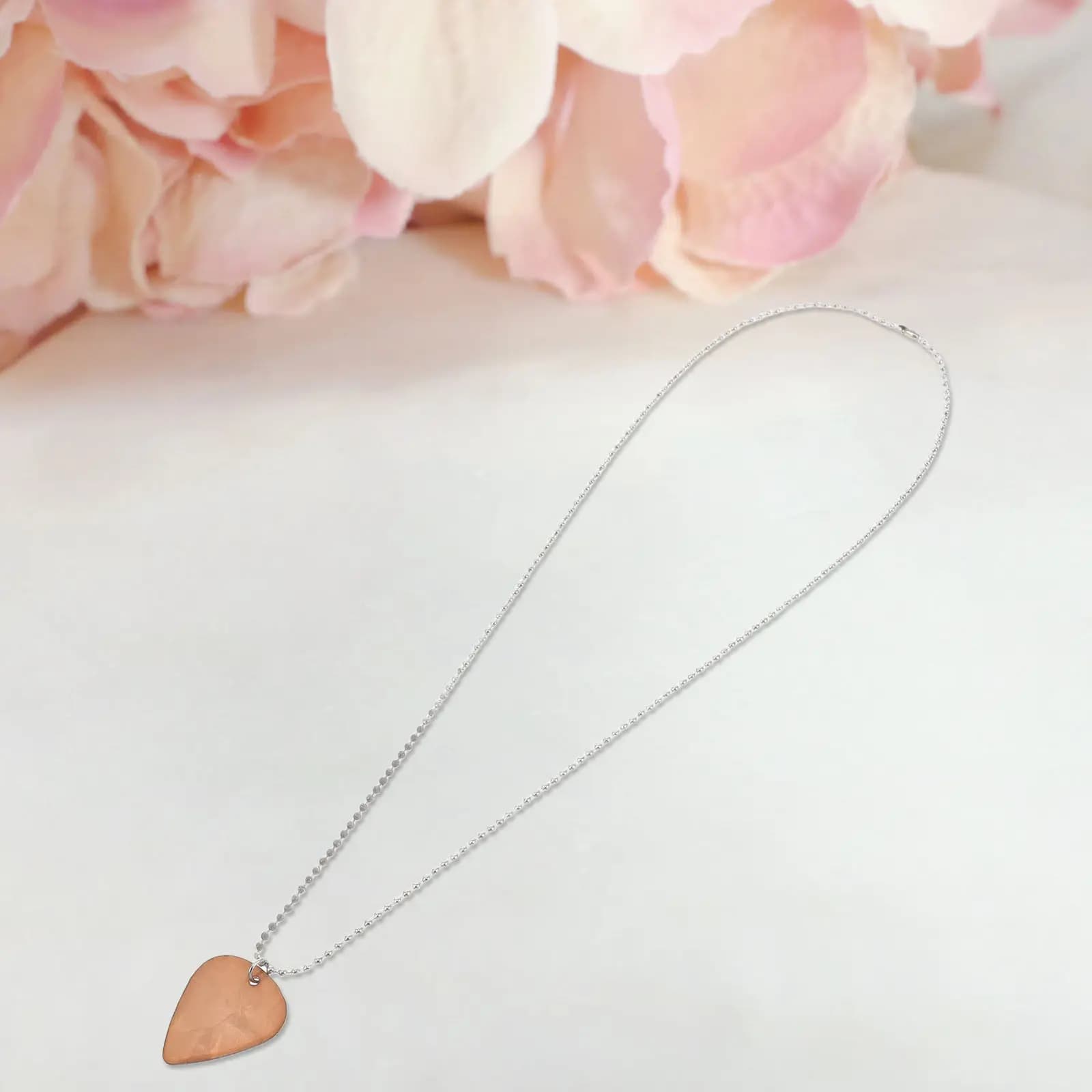 Music Theme Guitar Pick Pendant Necklace Heart Shape Resin Material Functional Pick Holder for Guitarists Drummers Rock Jewelry