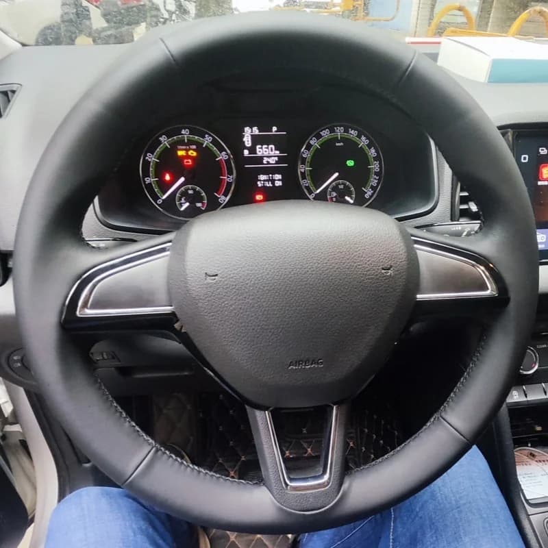 Treccia Coprivolante per auto Avvolgente Cucito a mano Resistente all'usura in pelle microfibra per Skoda Octavia A7 MK3 5E RS VRS Superb B8