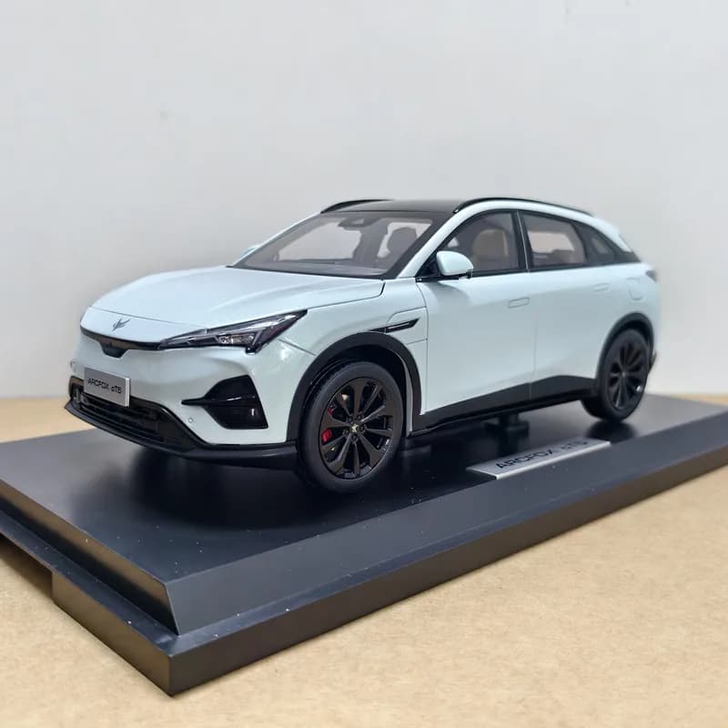 Modellino Auto in Scala 1:18 Arcfox Alpha T5, SUV Elettrico in Lega Pressofusa, per Collezione e Decorazione, Regalo per Appassionati di Auto