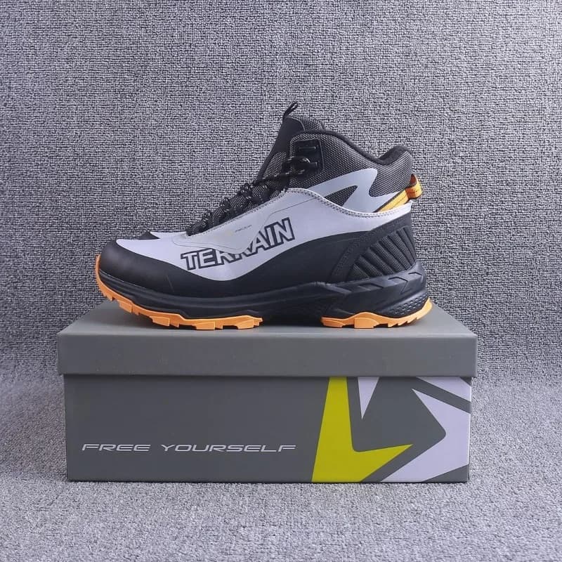 Original Brand Designer Mid-Top Mountain Climbing Boot Winter Warm Men Wearable Outdoor Hiking Shoe Anti Slip Trekking Sneakers