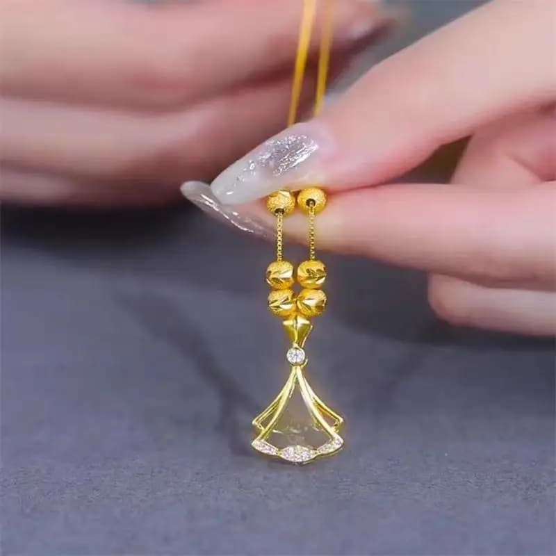 New necklace with fashionable ginkgo leaf shaped pendant for woman, simple round neck with zircons, women's jewelry, gift idea.