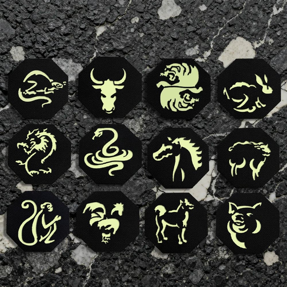 Un distintivo adesivo creativo personalizzato con grafica animale, riflettente, luminoso e inciso al laser, con effetto fosforescente, dotato di chiusura a strappo sul retro, adatto per borse, zaini, gilet e toppe ricamate per abbigliamento.