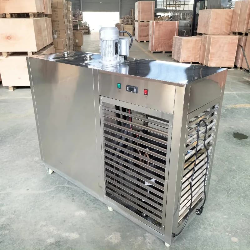 Macchina per il ghiaccio commerciale da 1 tonnellata da 5 kg a 12 stampi Macchina per il ghiaccio a blocchi trasparenti con componente centrale motore da 220 volt