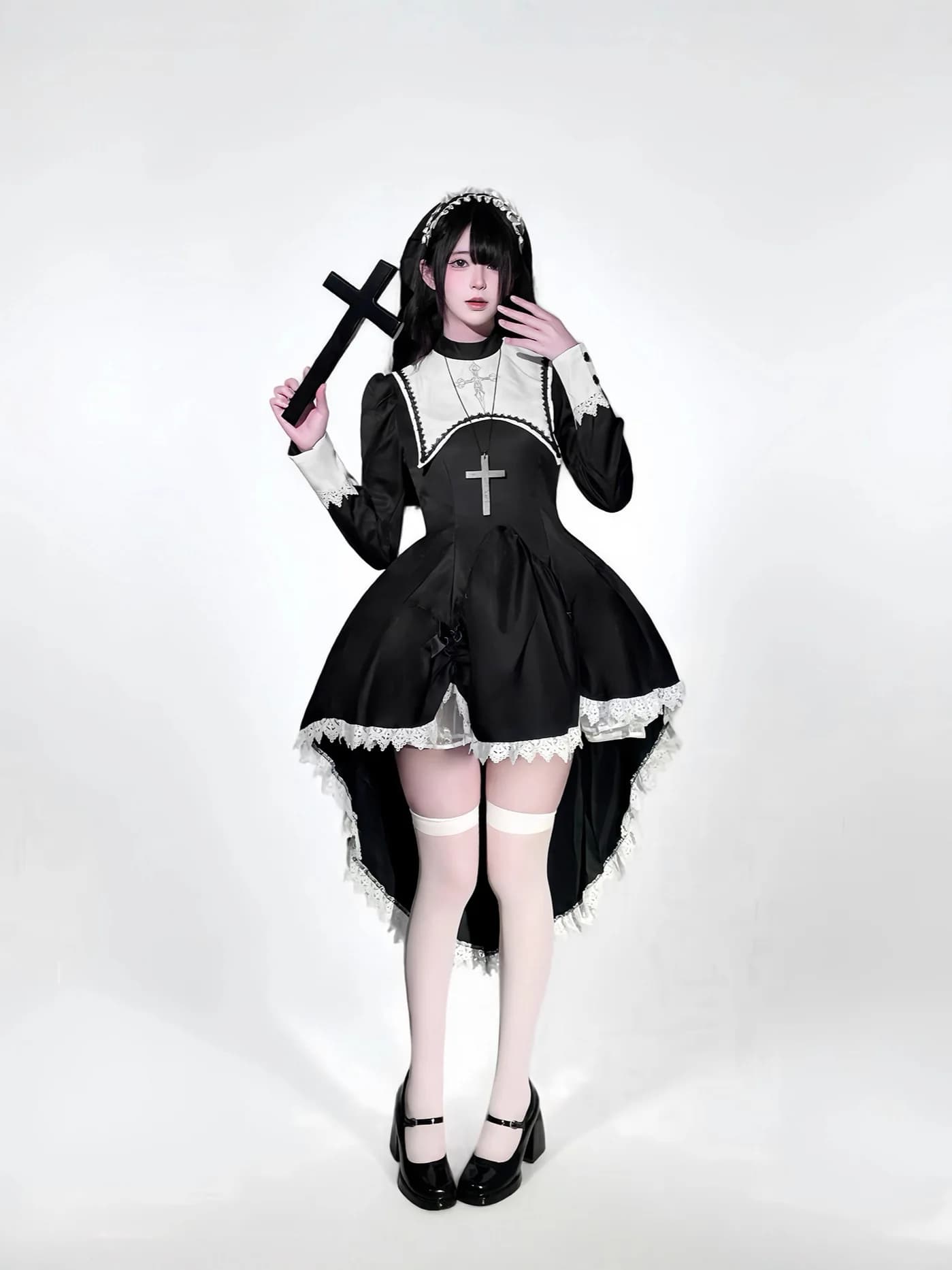 Costume da suora di Halloween con croce ricamata scura in stile gotico, cosplay, festa di carnevale, gioco teatrale