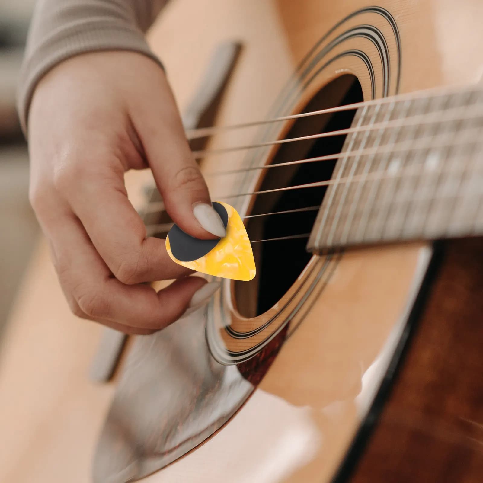 1Set Guitar Pick Grips Kit Ergonomic Plastic Picks with Anti-Drop Feature for Live Stage Guitar Playing Folk Electric Stringed
