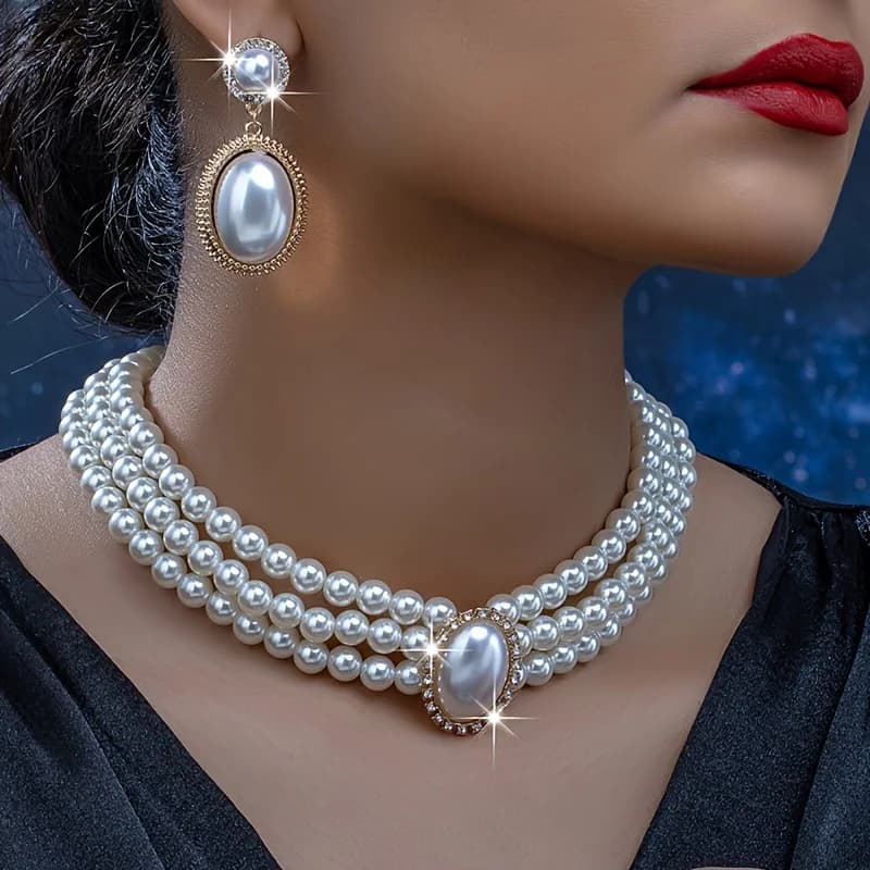 Elegante collana di perle finte e un paio di orecchini pendenti di perle finte per set da donna