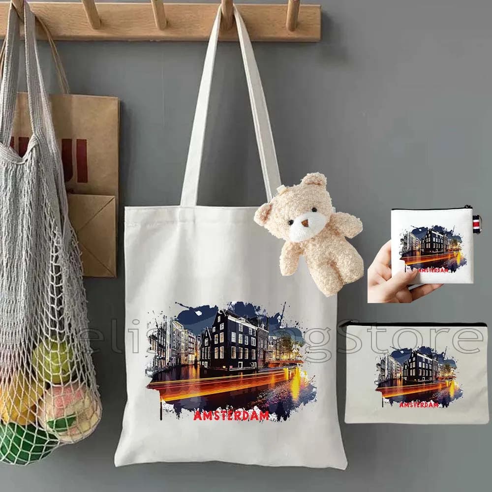 Set Regalo 4 Pezzi Amsterdam Paesi Bassi: Borsa Tote in Tela Bianca, Borsetta con Bambola, Portachiavi, Portamonete, Borsa per Cosmetici e Trucchi