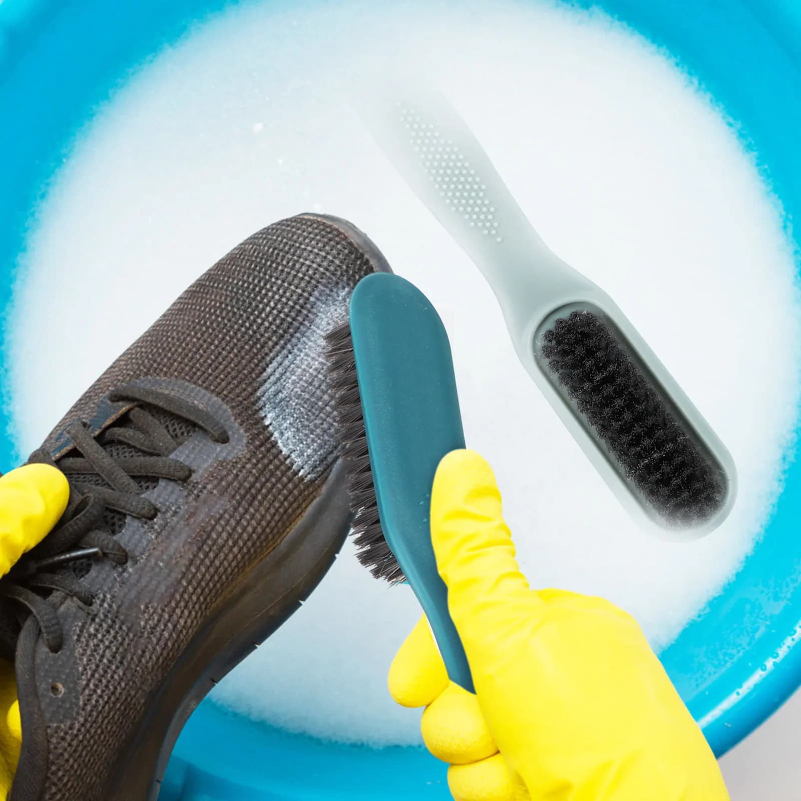 Set di 2 Spazzole Professionali per la Pulizia delle Scarpe con Setole Dense, Morbidezza Moderata e Manico Ergonomico Lungo per Sneakers, Stivali e Fango