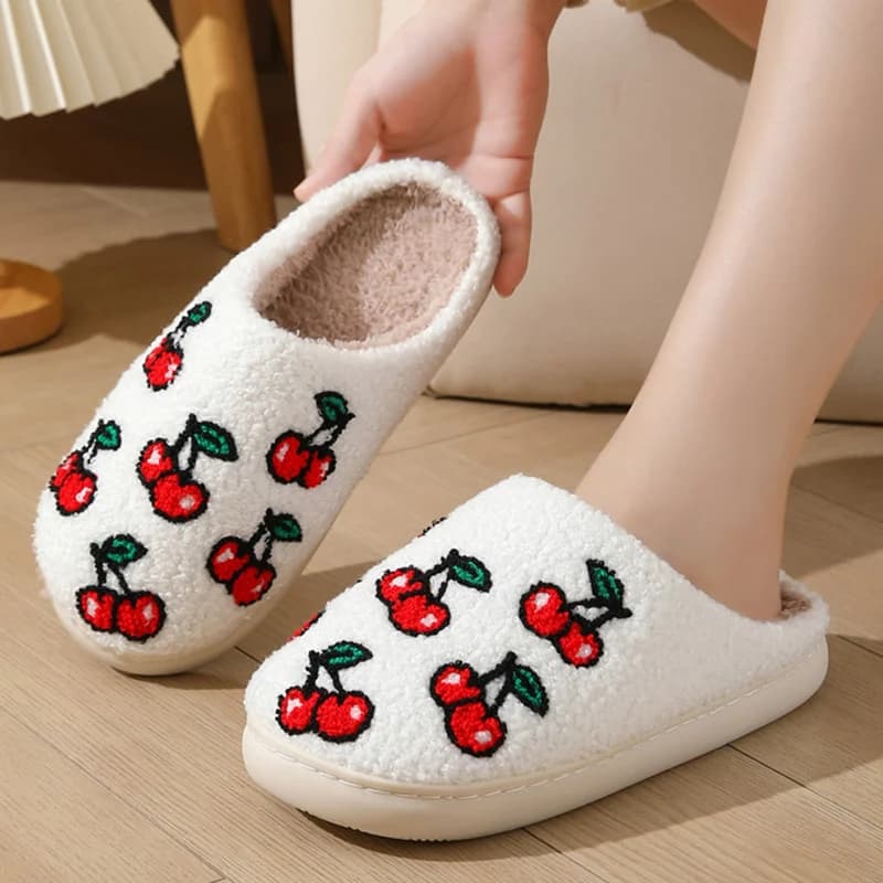 Cute winter slippers printed with cherries for women Hot home shoes in thick plush Women's Slippers soft and comfortable anti-slip 2025