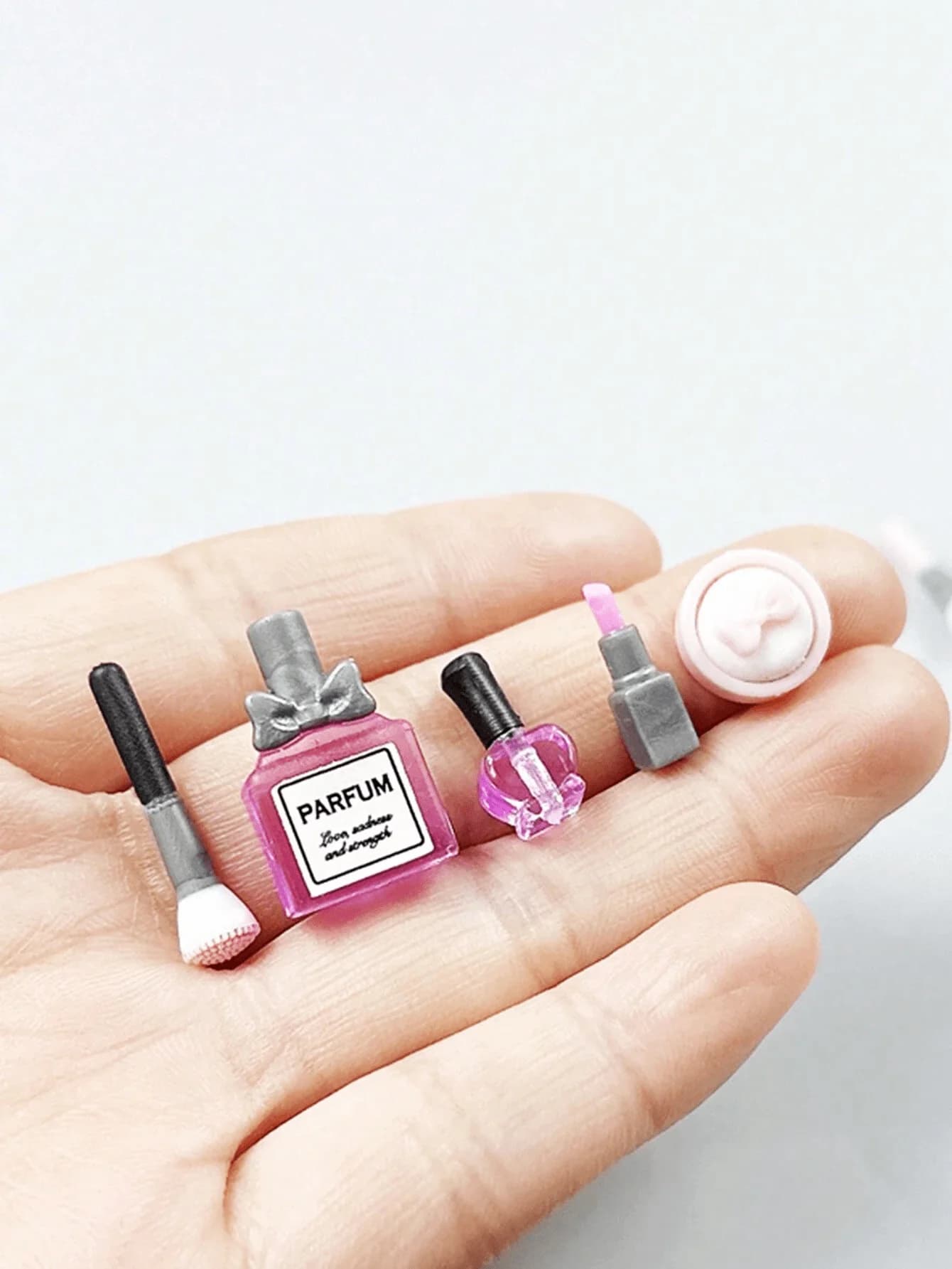 Set of 5 Pieces for Home of Dolls: Mini Set Make-up in Ladder 1/12 with Lipstick, Perfume, Brush, Simulated Makeup Brush