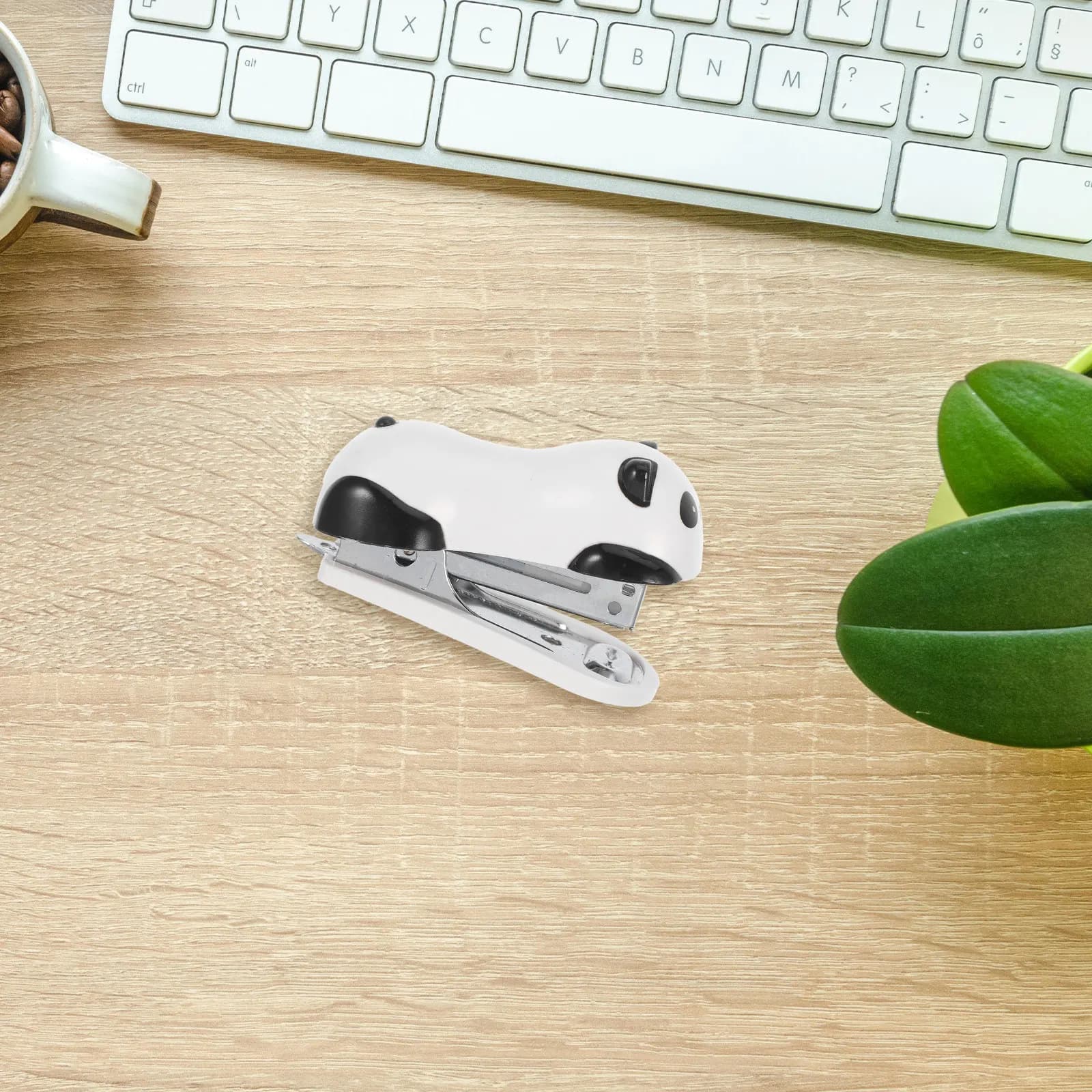 Panda Mini Desktop Stapler Plastic Metal Lightweight Portable Hand Stapler Office School Home Cartoon Stationery