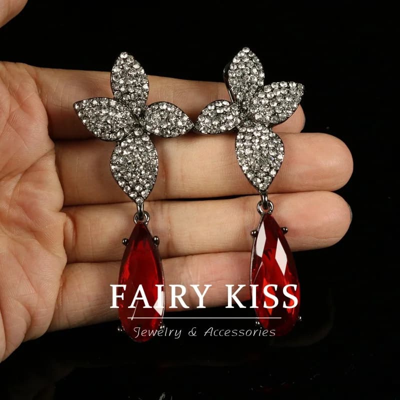Orecchini a clip con goccia d'acqua rossa e quadrifoglio, orecchini raffinati con diamanti, vendita all'ingrosso