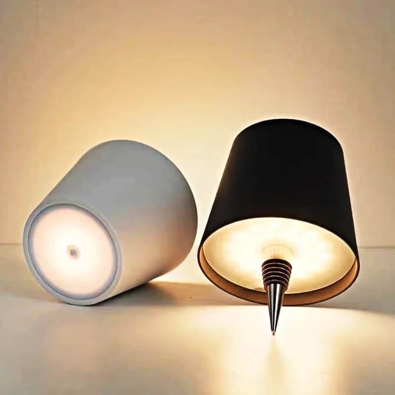 Lampada da tavolo wireless a forma di bottiglia con controllo touch a 3 colori e regolazione continua della luminosità, luce notturna per decorare bottiglie di vino da bar, luci da scrivania.