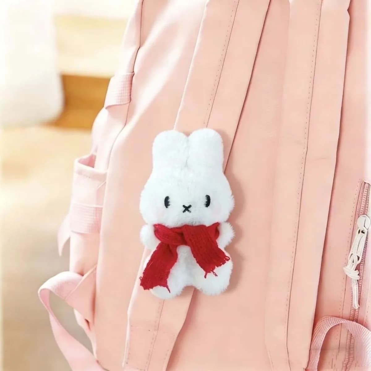 Zaino in peluche Kawaii Miffy con tracolla e ciondolo a forma di quadrifoglio portafortuna, tracolla in peluche con chiusura a velcro