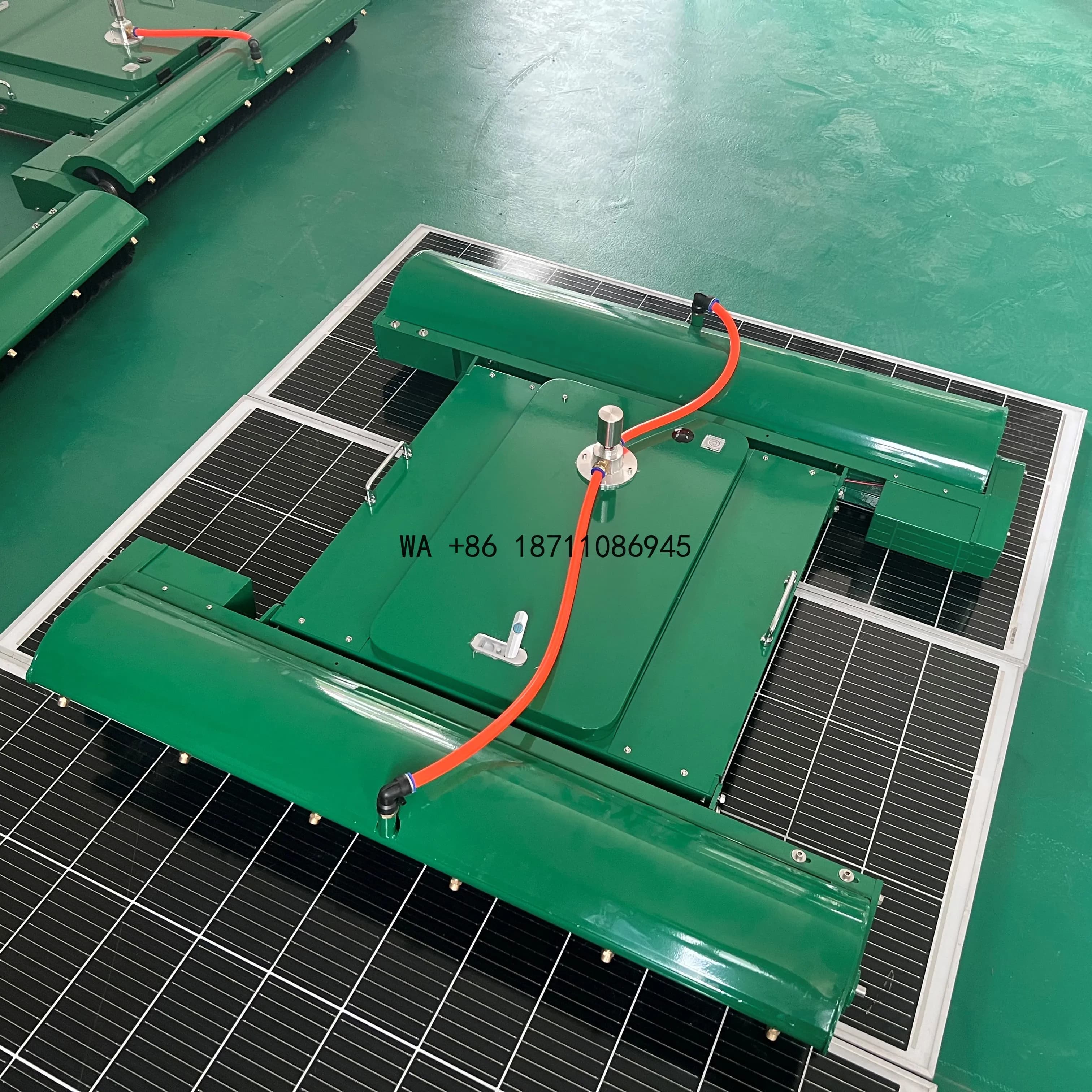 Robot Pulitore Automatico per Pannelli Solari Fotovoltaici a Doppio Uso (Bagnato/Asciutto)