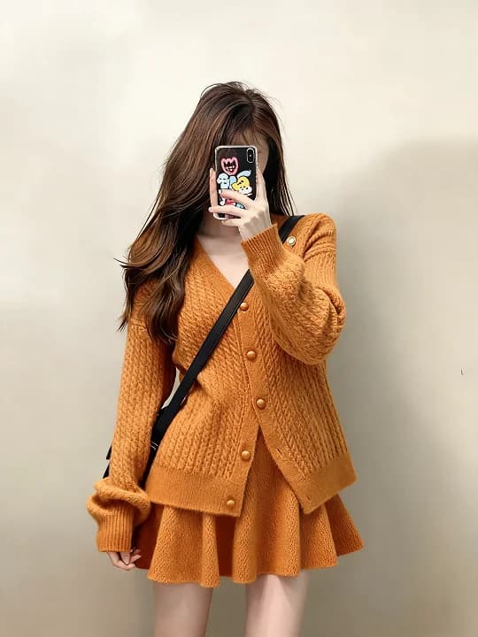 Set di Moda Unico Serie Miu in Maglia per Donne, Gonna Corta a Vita Alta, Manica Lunga con Scollo a V, Abbigliamento di Lusso Autunnale per Adulti