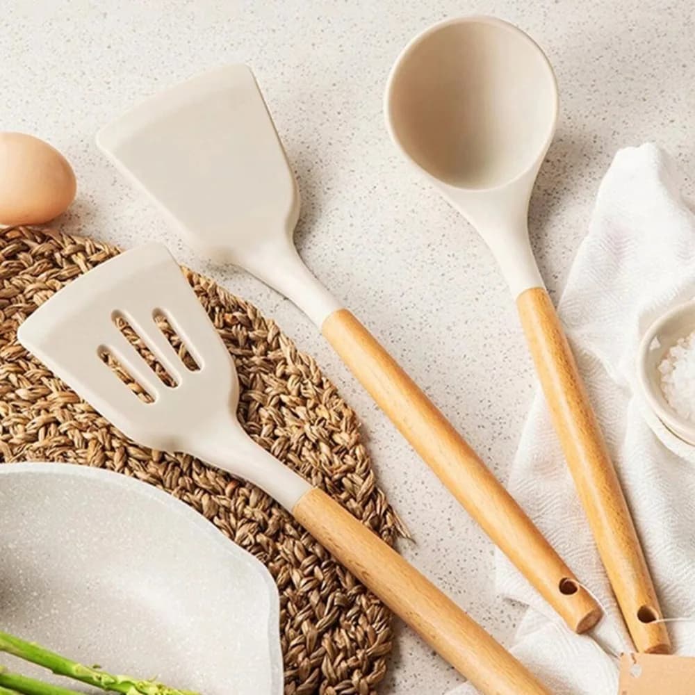 Utensili da cucina in silicone Manico in legno Padella antiaderente resistente alle alte temperature Spatola da cucina per uso alimentare