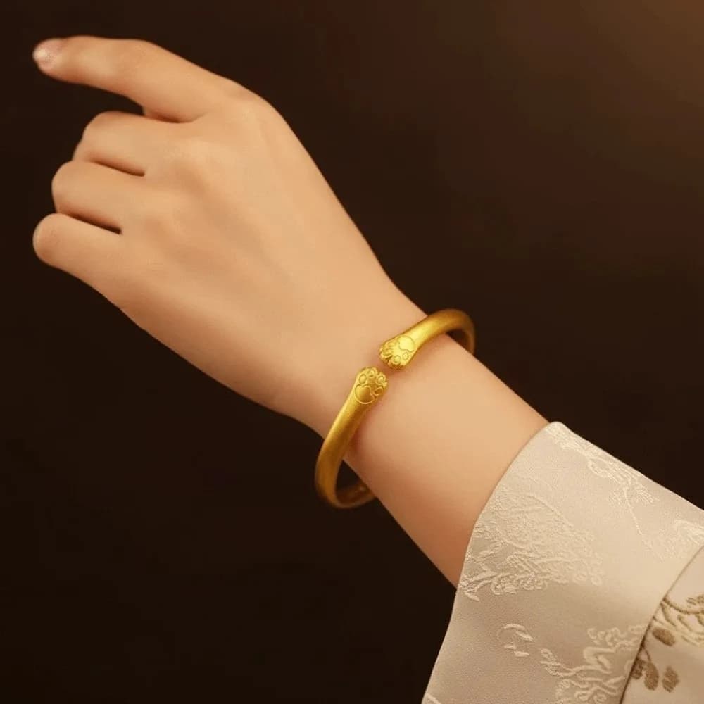 Carved Pattern Cat Paw Design Bracelet Thin Baby Armlet Metal Opening Bangle Geometric Blessing Frosted Golden Wrist Jewelry