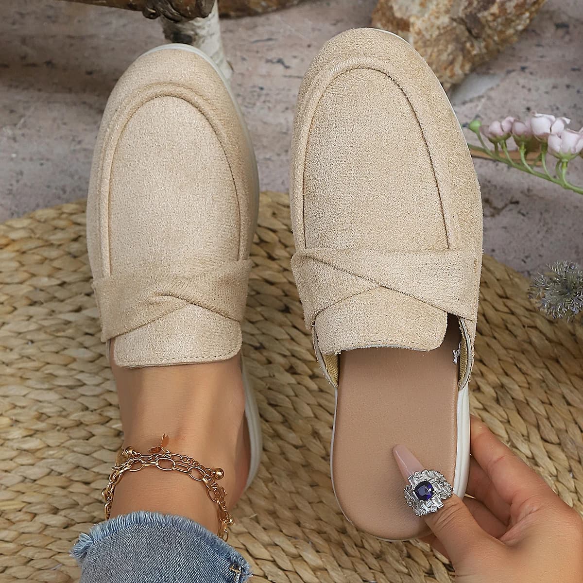 Ciabatte da Donna alla Moda, Sandali Casual con Suola Piatta, Mules Comodi di Marca, Scarpe Singole Eleganti