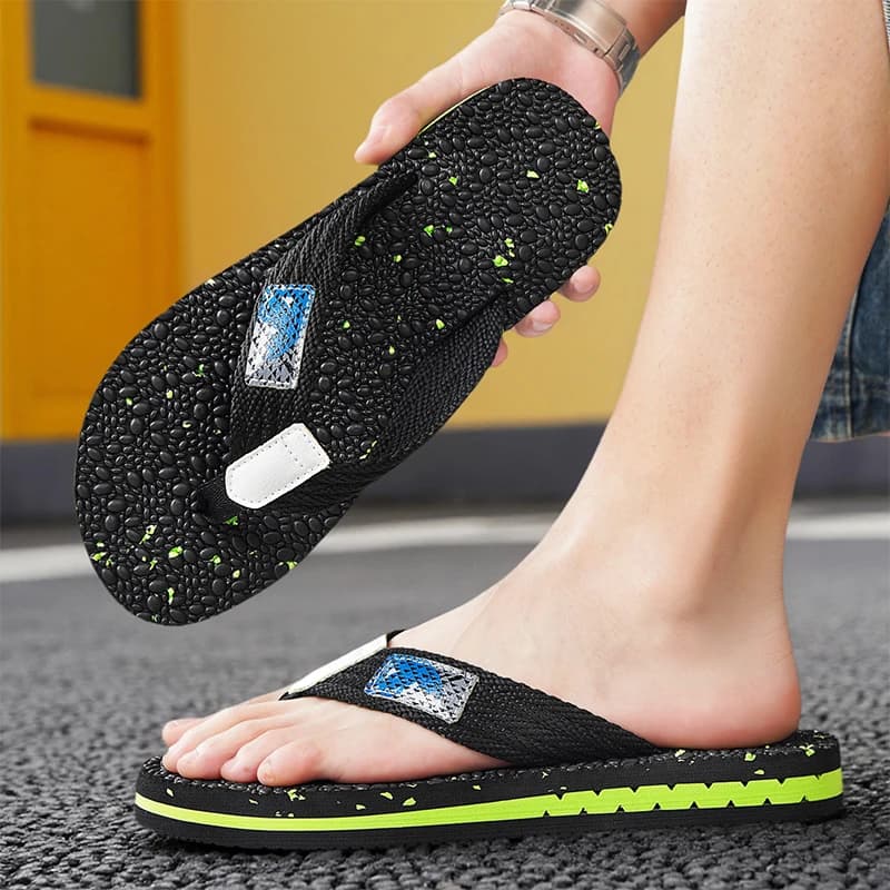 Ciabatte da uomo popolari per la moda estiva, sandali da spiaggia antiscivolo di tendenza per esterni con stile unico