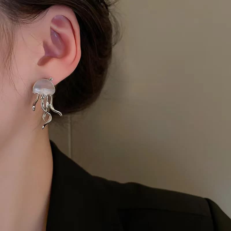 Sweet, cool, niche and personalized women's deep-sea jellyfish earrings, mini earrings, women's jewelry gifts