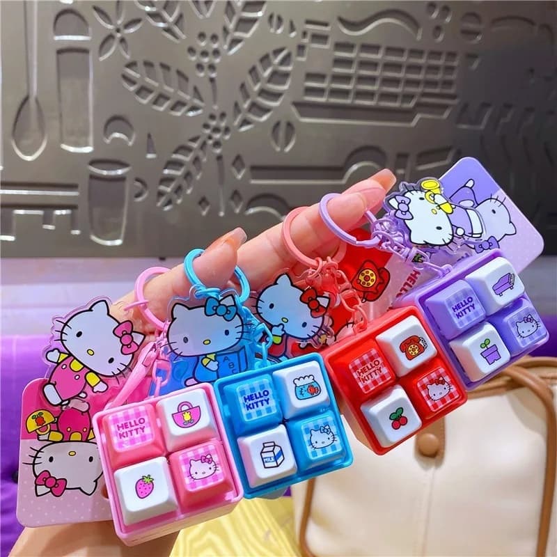 Ciondolo per tastiera Hello Kitty 2026, ciondolo per zaino con quattro pulsanti a pannello, a tema cartone animato Kawaii, per sollievo e decompressione