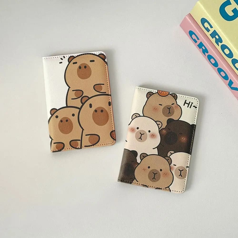 Porta passaporto Capybara in pelle PU Borsa per passaporto multifunzione ultrasottile Portafoglio per carte di credito portatile per cartoni animati