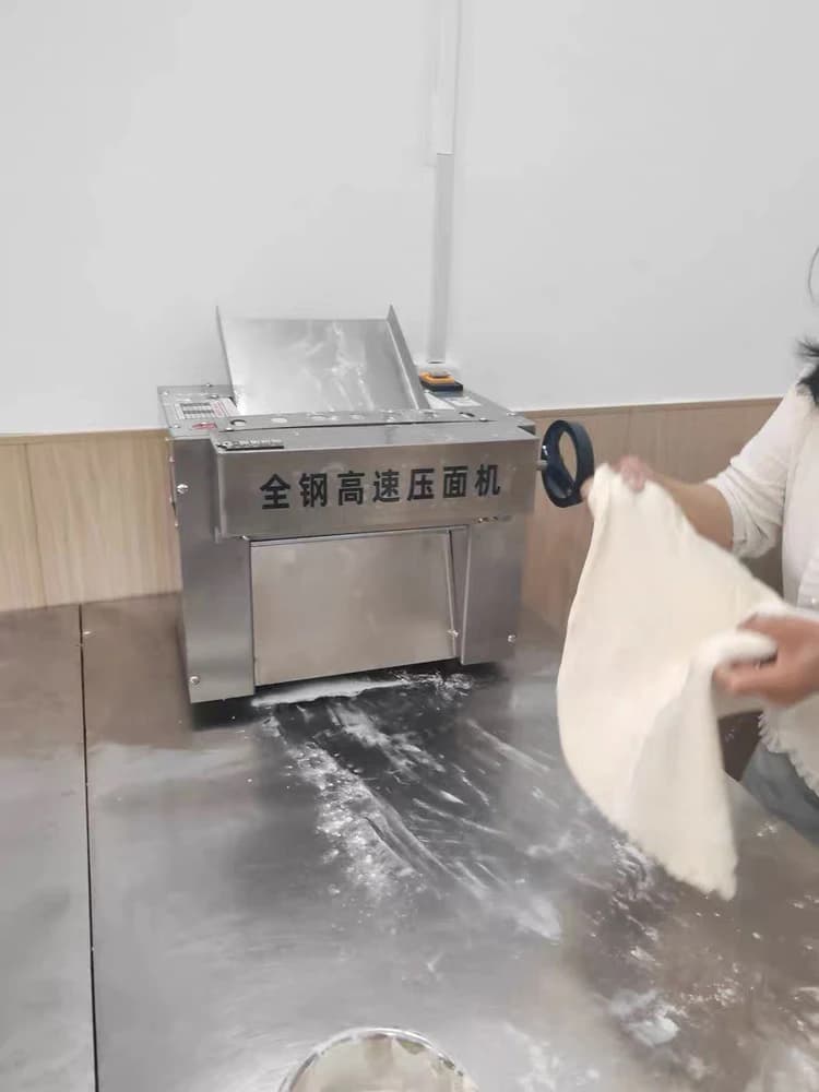 Automatico Pizza Pane Roti Chapati Farina Pasta Pasticceria Rotolamento Laminatrice Macchina Sfogliatrice Pasta Pressa Rullo per Panetteria