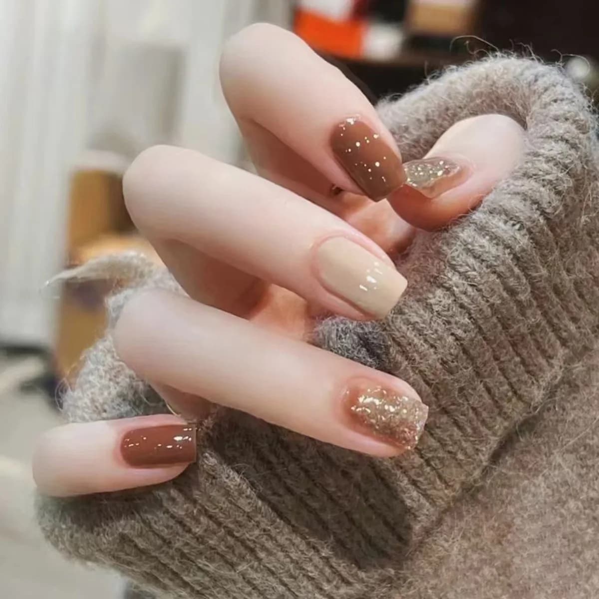 24 pieces brown caramel Shadow glitter stick on square nails short print on artificial nails simple and elegant reusable tips for artistic fake nails