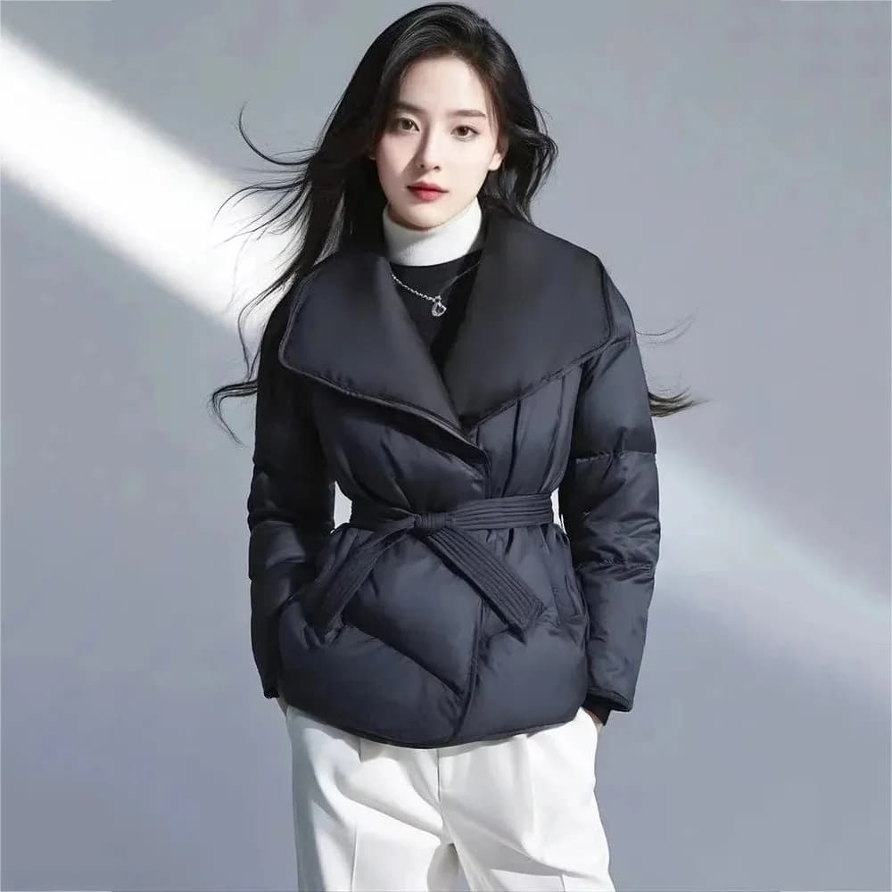 Giacca Corta Stile Europeo con Colletto a Risvolto per Donna Autunno Inverno 2026 Nuova Moda Aderente in Vita Slim Fit Calda Parka