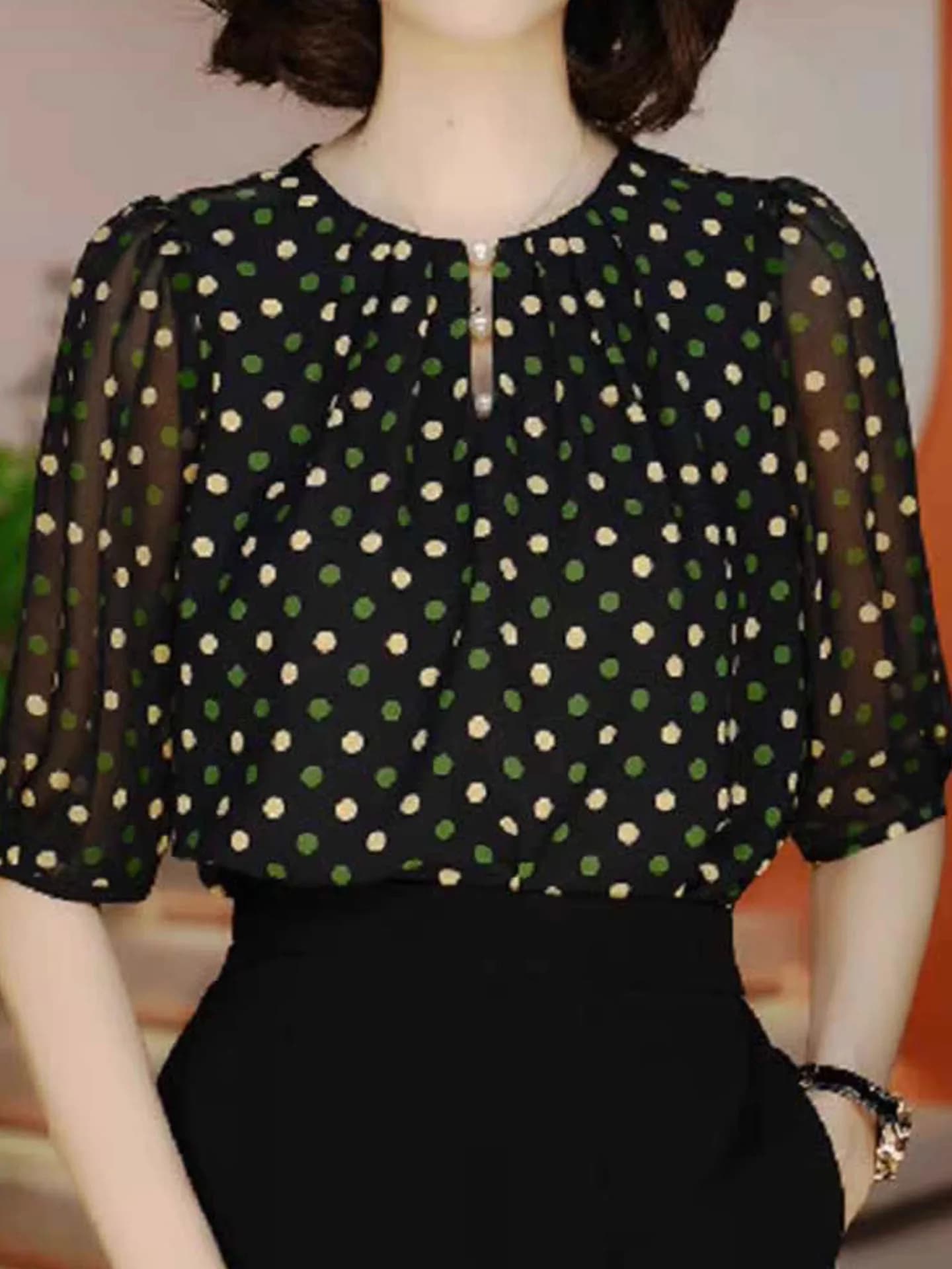 Women's Fashion Style Chiffon Shirt at Sleeves Court, Oversize Design, Casual Style, Solar Protection, Luxury Sensation, Breathable