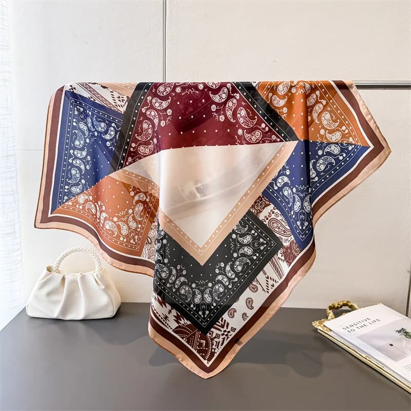 Foulard quadrato in seta patchwork paisley stile boho, morbido raso di seta, bandana estiva da spiaggia per donna, sciarpa per collo, capelli e nastro per borsa
