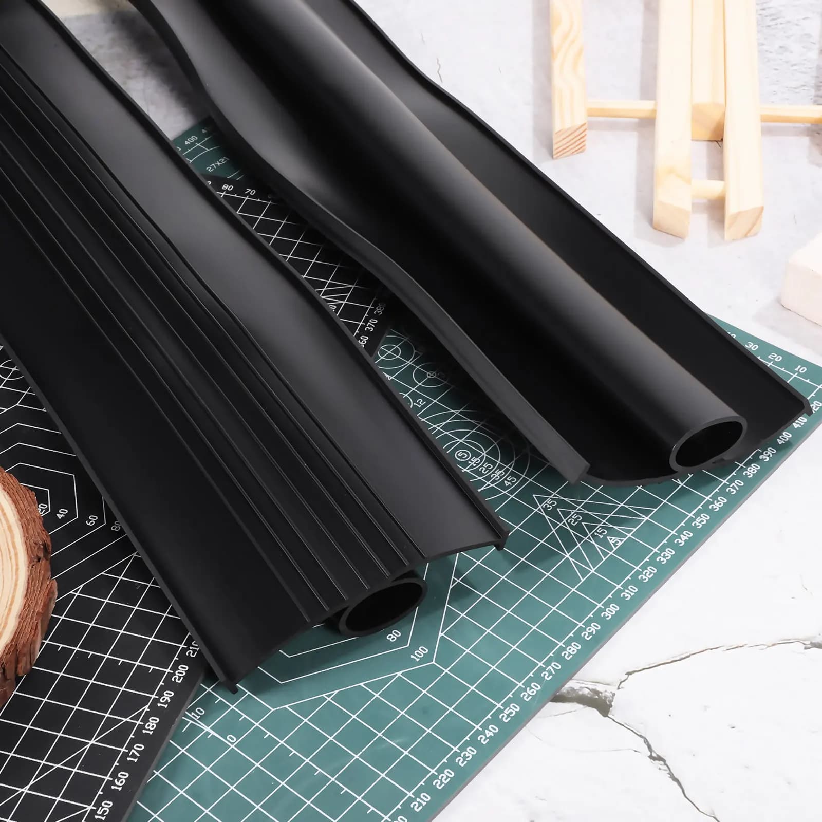 1 Rotolo di Guarnizione Extra Spessa per Porta del Garage, Guarnizione EPDM per Protezione da Ingresso d'Aria, Isolamento Acustico