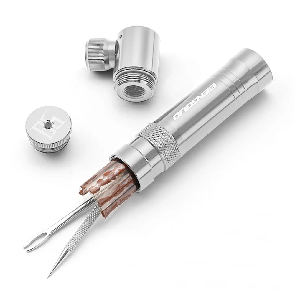 Gonfiatore aria CO2 con kit di riparazione pneumatici tubeless Schrader e valvola Gonfiatore portatile per pneumatici Accessori per biciclette in lega di alluminio