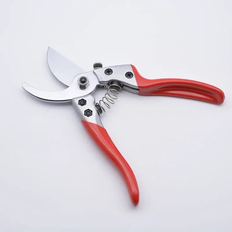 Portable gardening tool pruning shears for branches with blade SK5