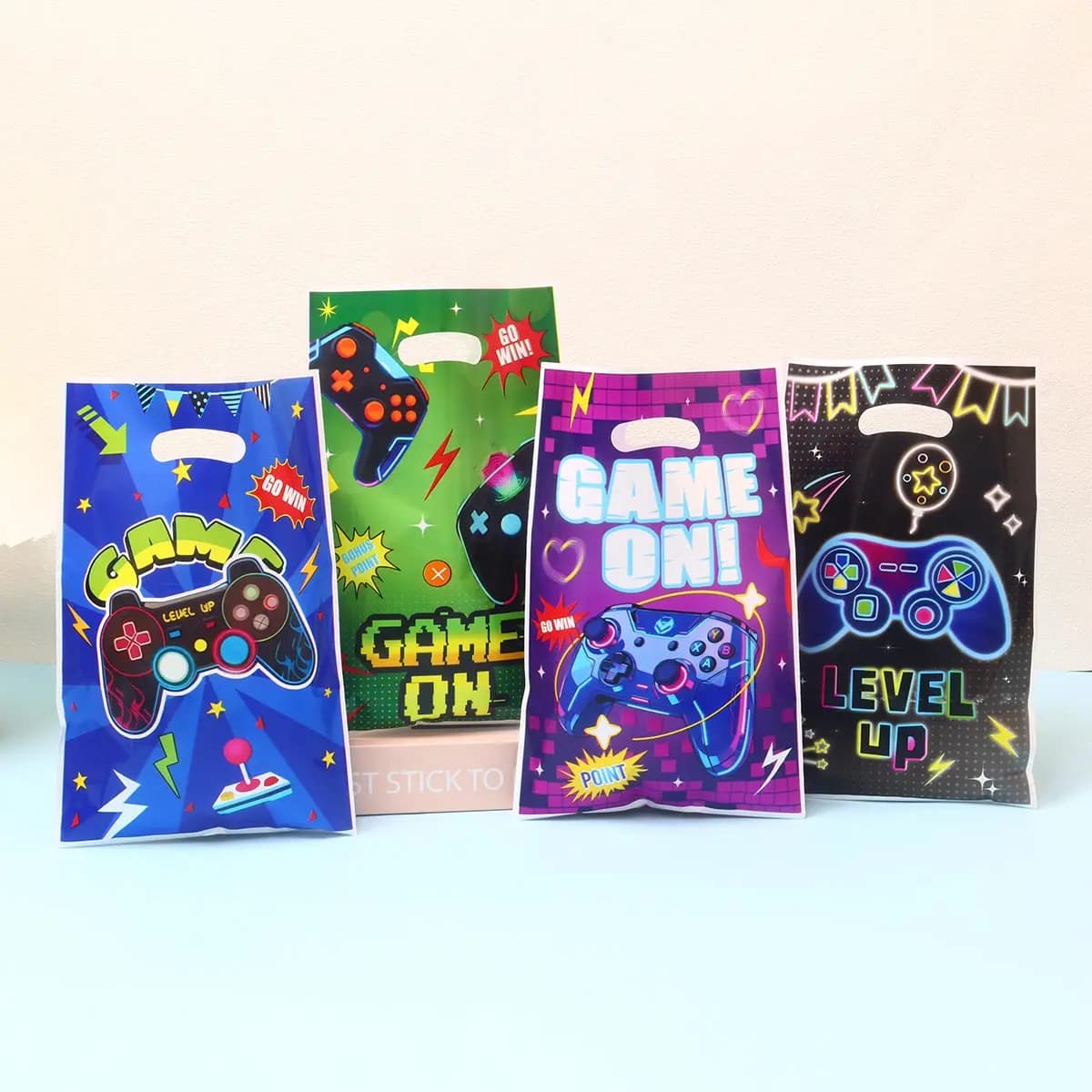 50 Sacchetti Regalo in Plastica a Tema Videogiochi, Stile Cyber Neon, con Design a Forma di Controller, con Manico