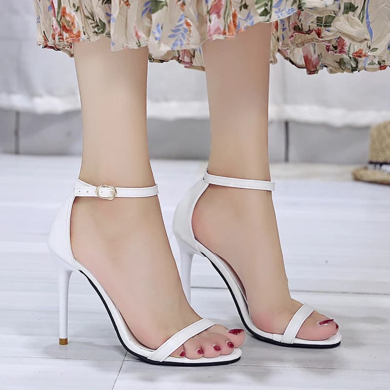 Nuovo sexy elegante banchetto festa tacchi alti estate tinta unita semplice moda fibbia comodi sandali casual scarpe per le donne