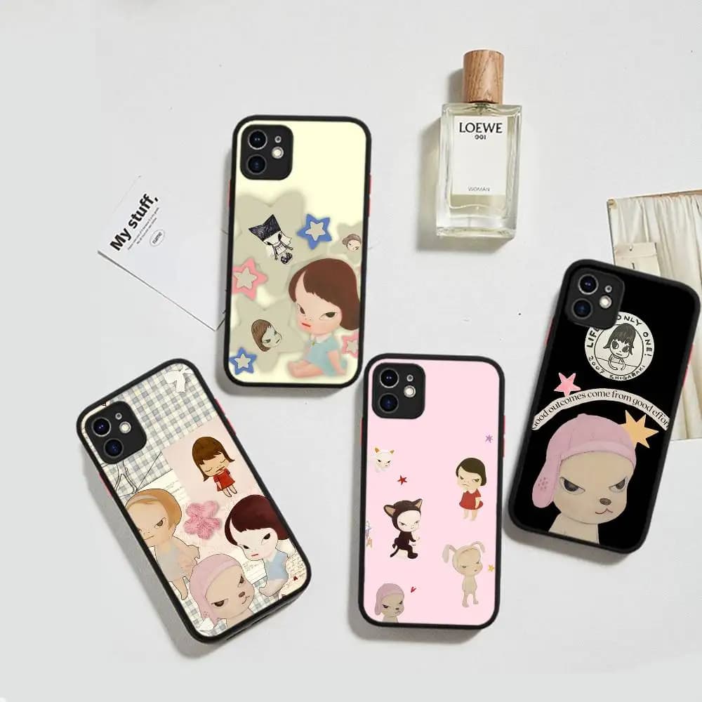 Cover per iPhone 16 15 14 13 12 11 Pro Max X XS MAX Plus Nera Traslucida con Design Y-Yoshitomo Nara