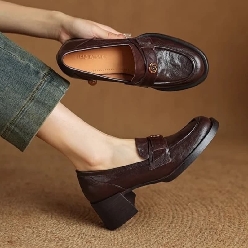 Mocassini da donna con tacco alto con suola spessa con decorazioni in metallo Tacchi spessi Scarpe formali da donna comode casual all'aperto