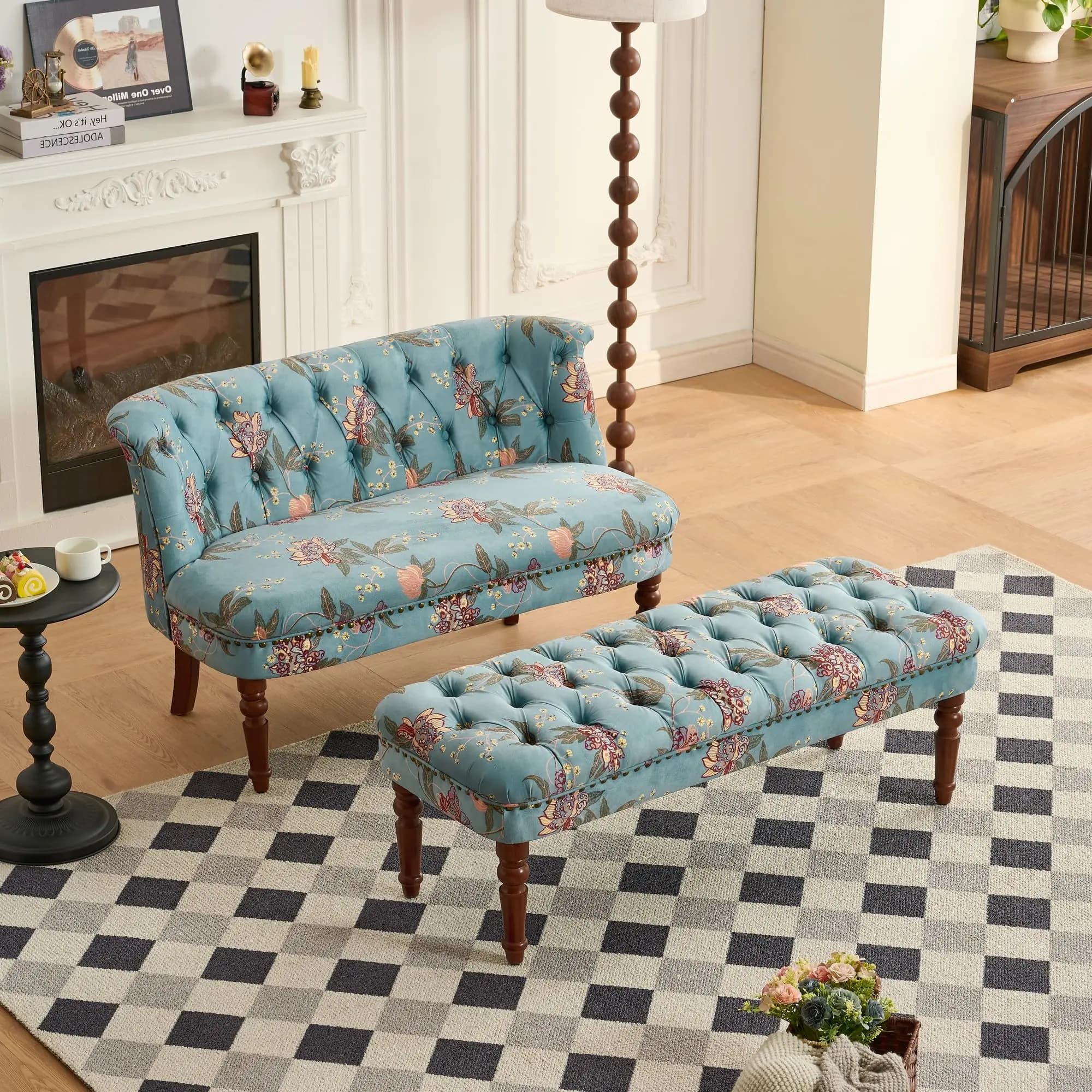 Poltrona decorata con motivo floreale blu con schienale e gambe in legno massello, poltrona moderna per soggiorno e camera da letto