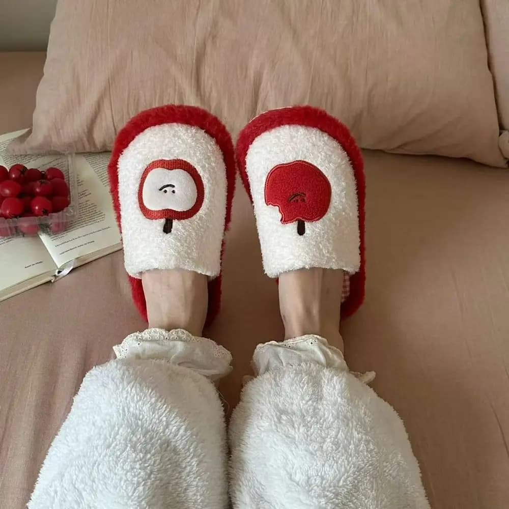 Scivoli in peluche da donna alla moda Kawaii Caldi 36-41 Pantofole da cartone animato Scivoli da camera con piattaforma antiscivolo Scarpe da casa