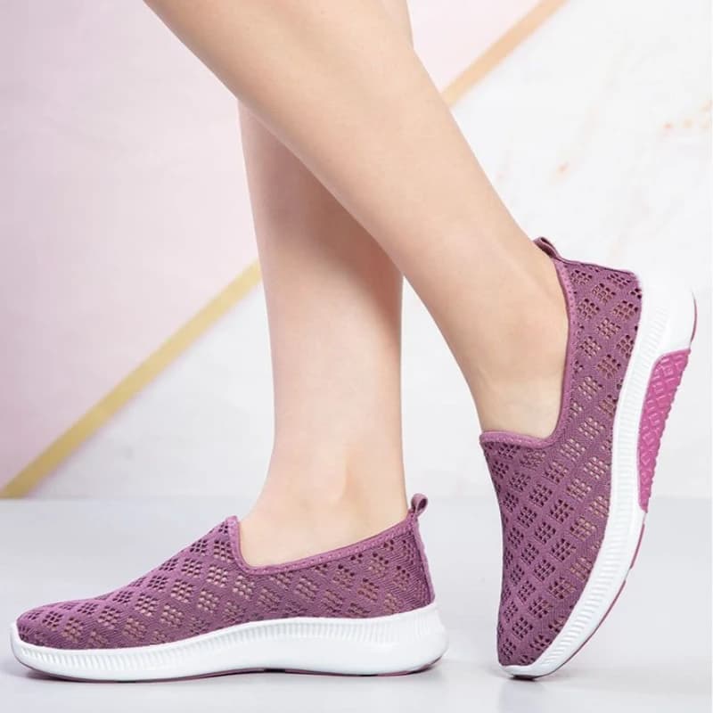 Summer Women Old Beijing Cloth Mom Shoes Mesh Breathable Casual Soft Sole Non-Slip Mesh Flat Slip-On Loafers