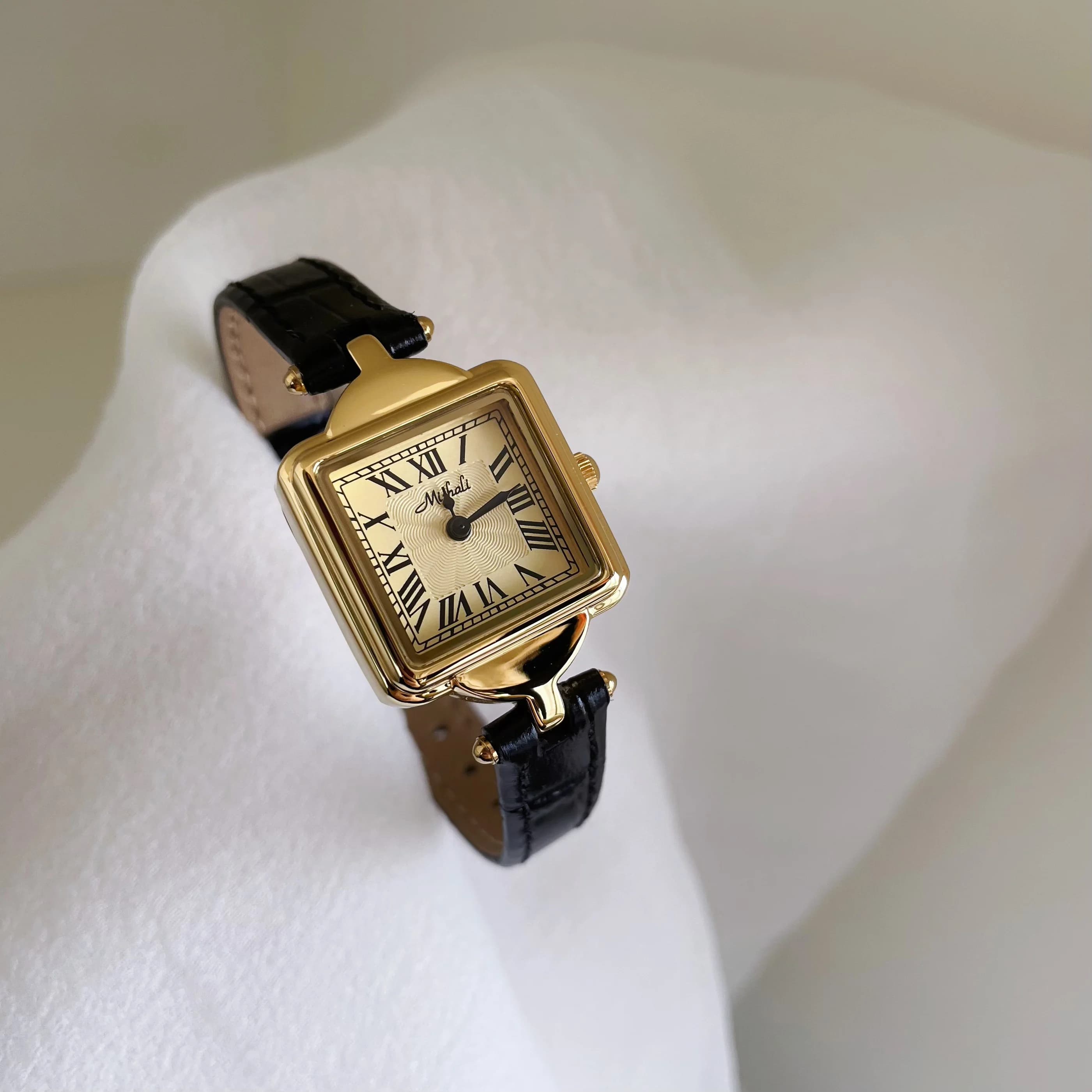 2026 New Leather Watch Women's Square Luxury Sugar Cube Mini Small Dial Retro Watch Gift for Women Gold Watch